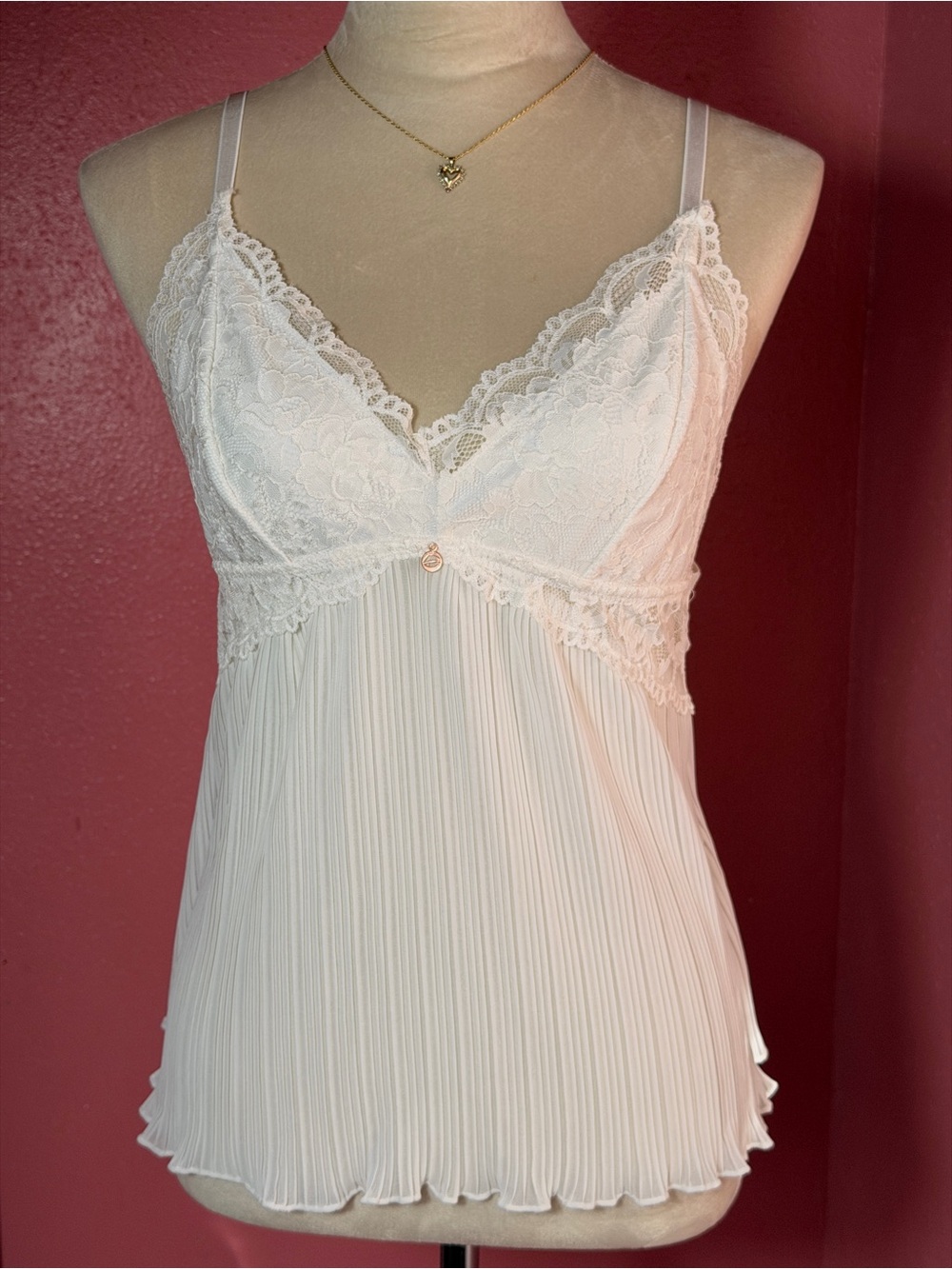 Marilyn Monroe white lace-trim accordion pleated babydoll top